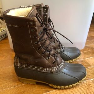 Bean boots in great condition! 10 inches tall, dark brown, women’s size 6.